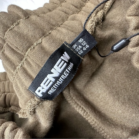 Pretty Little Thing Sweat Pocket Shorts - Picture 4 of 4